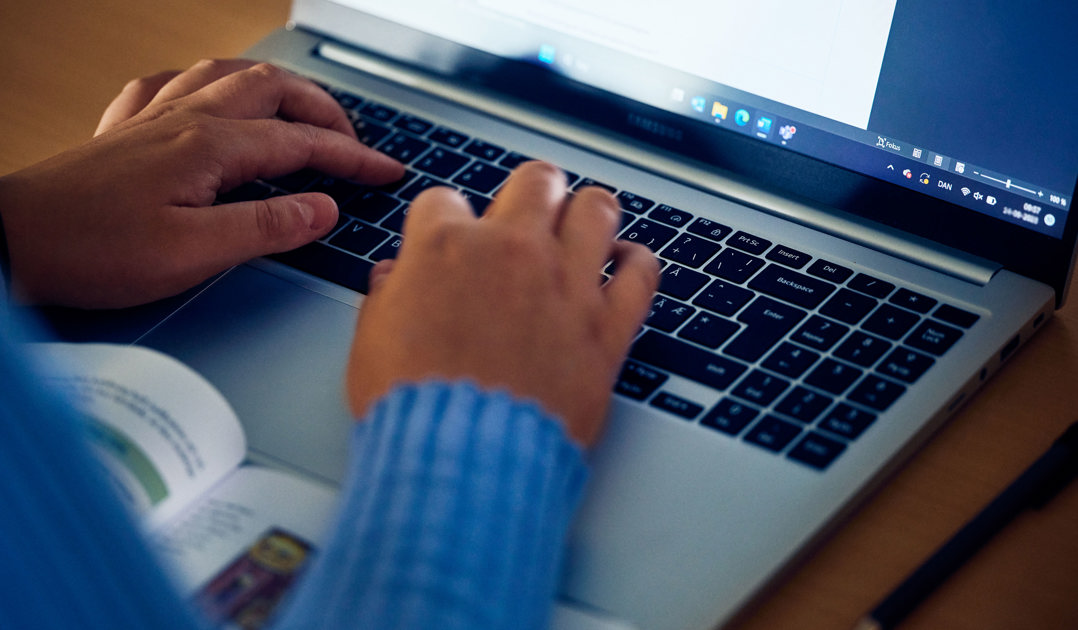 Kursist Skriver På PC