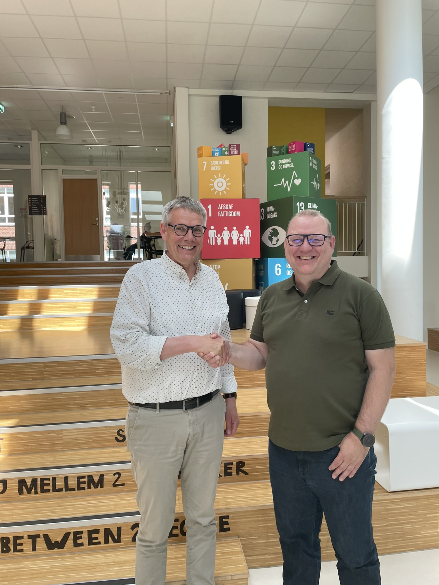 Håndtryk Peter Møller Pedersen Og Kent West Kristensen